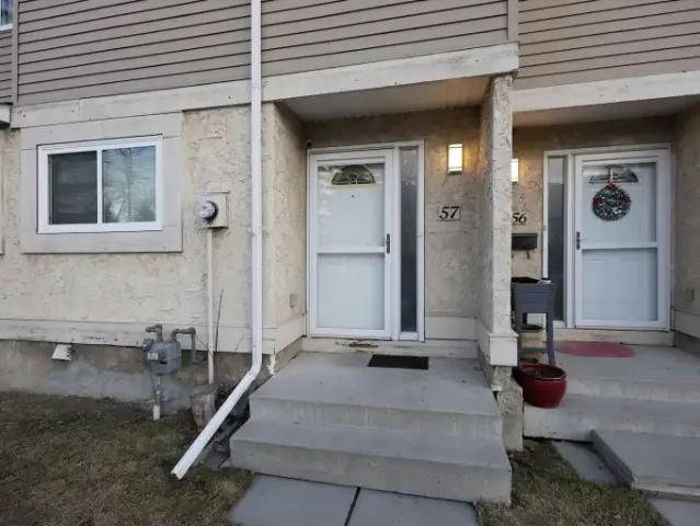 Townhouse 3 Bedroom For Rent Calgary AB 2000 ES104681802