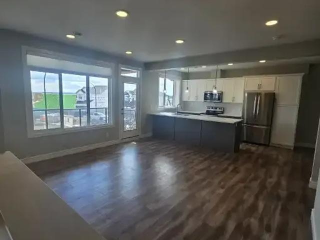 Townhouse 3 Bedroom For Rent Calgary AB 2000 ES105185835