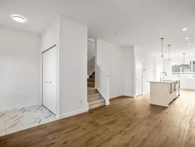 Townhouse 3 Bedroom For Rent Calgary AB 2000 ES105543371