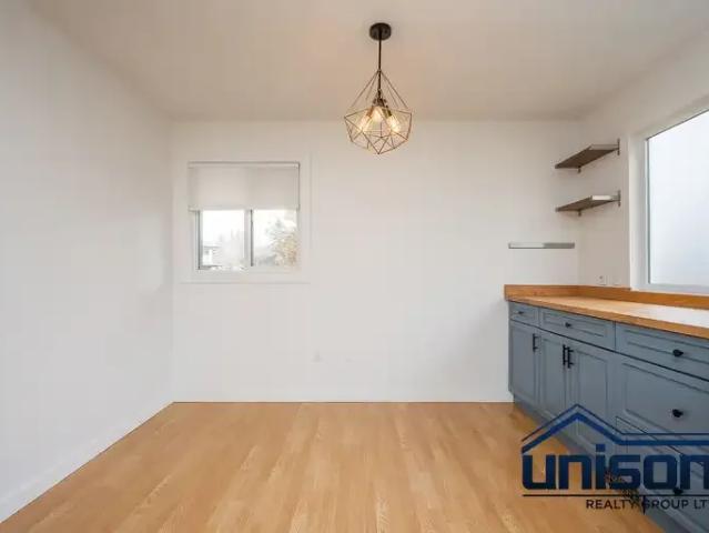 Townhouse 3 Bedroom For Rent Calgary AB 2000 ES105643296
