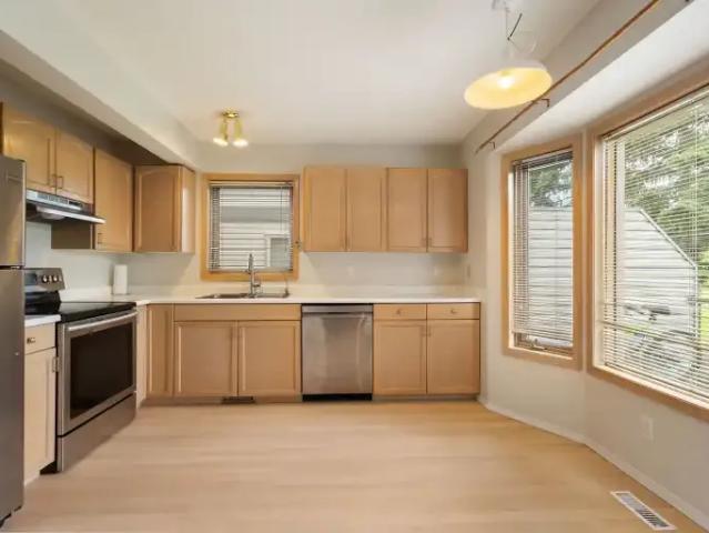 Townhouse 3 Bedroom For Rent Calgary AB 2150 ES105580994
