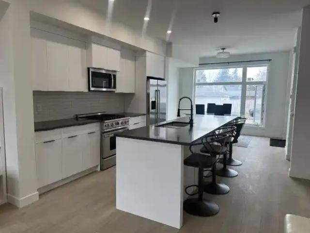 Townhouse 3 Bedroom For Rent Calgary AB 2295 ES104972595