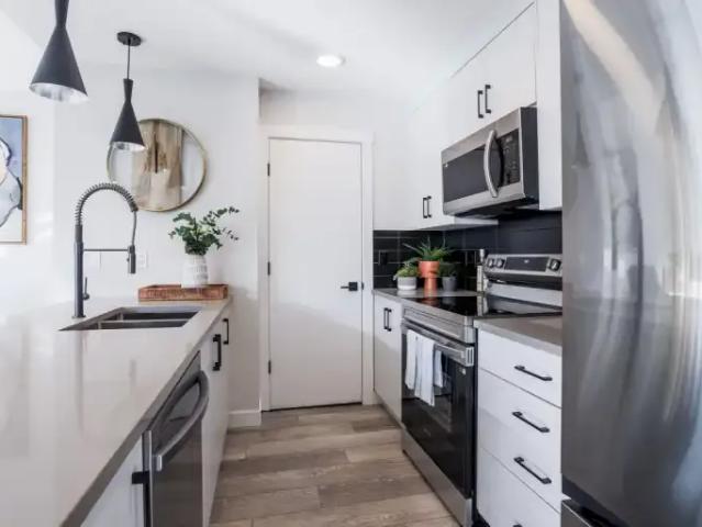 Townhouse 3 Bedroom For Rent Calgary AB 2295 ES105653705