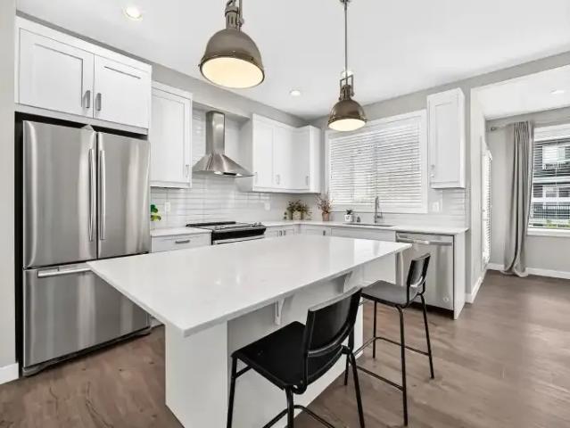 Townhouse 3 Bedroom For Rent Calgary AB 2200 ES105394864