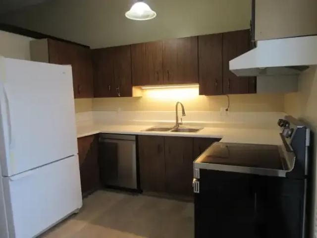 Townhouse 3 Bedroom For Rent Calgary AB 2350 ES105554562