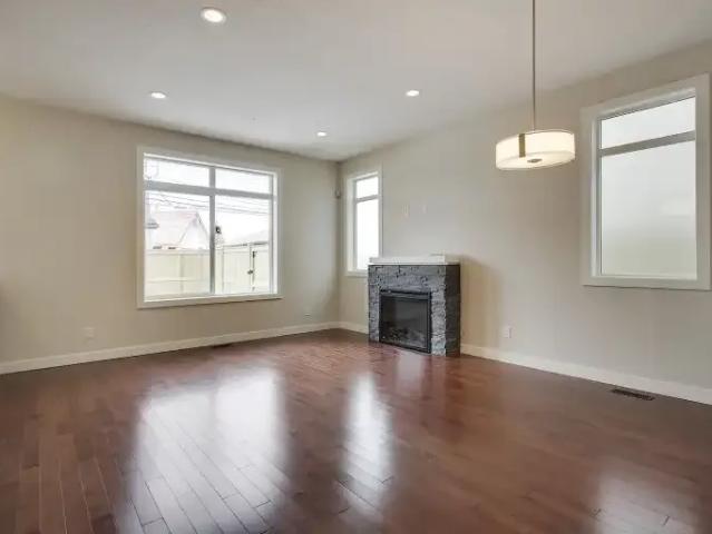 Townhouse 3 Bedroom For Rent Calgary AB 2300 ES105602276
