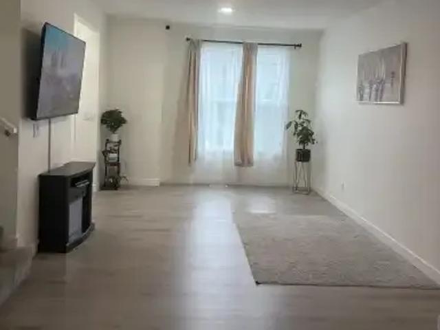 Townhouse 3 Bedroom For Rent Calgary AB 2450 ES103011766