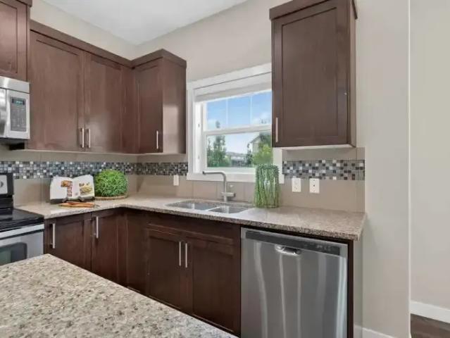 Townhouse 3 Bedroom For Rent Calgary AB 2450 ES105580579