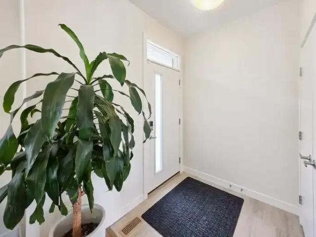Townhouse 3 Bedroom For Rent Calgary AB 2475 ES103569143