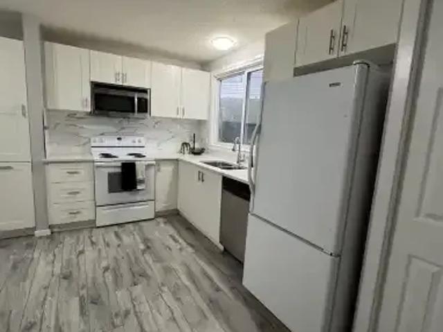 Townhouse 3 Bedroom For Rent Calgary AB 2400 ES105505543