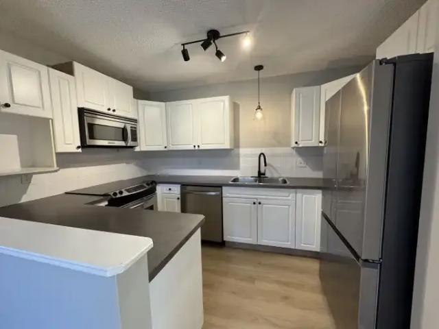 Townhouse 3 Bedroom For Rent Calgary AB 2600 ES105543337