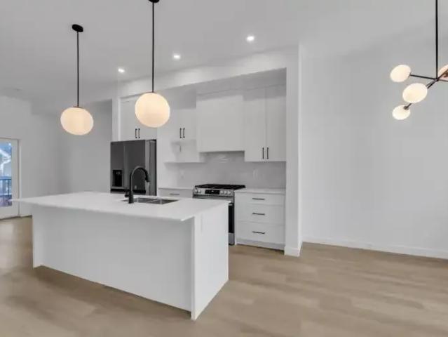 Townhouse 3 Bedroom For Rent Calgary AB 2750 ES104401597