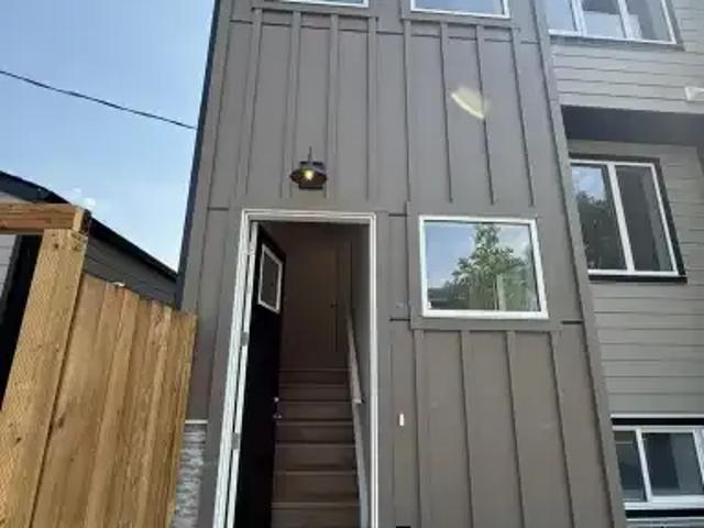 Townhouse 3 Bedroom For Rent Calgary AB 2700 ELS104876796