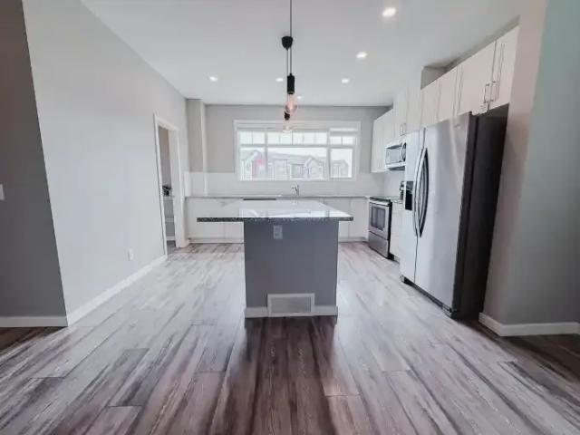 Townhouse 3 Bedroom For Rent Calgary AB 2800 ES105088079
