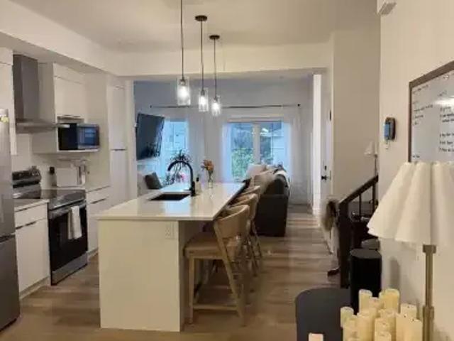 Townhouse 3 Bedroom For Rent Calgary AB 2800 ES105100746
