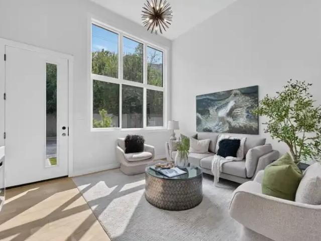 Townhouse 3 Bedroom For Rent Calgary AB 3200 ES105100756