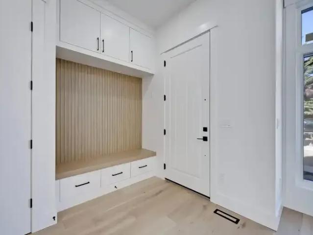 Townhouse 3 Bedroom For Rent Calgary AB 3900 ES105565511