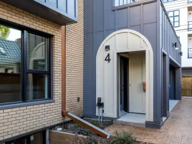 Townhouse 3 Bedroom For Rent Calgary AB 6000 ES105410545