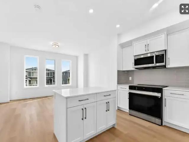 Townhouse 3 Bedroom For Rent Chestermere AB 1900 ES105601942