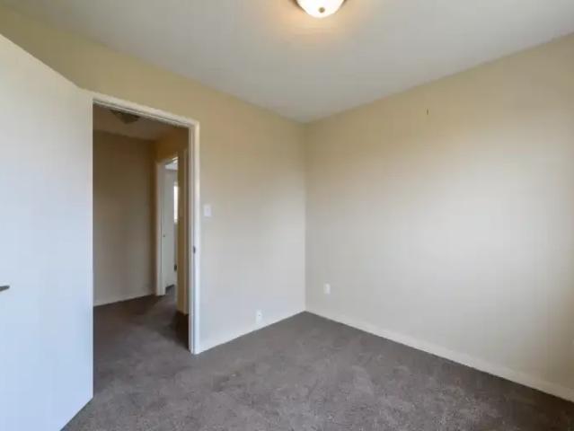 Townhouse 3 Bedroom For Rent Edmonton AB 1589 ES105622994
