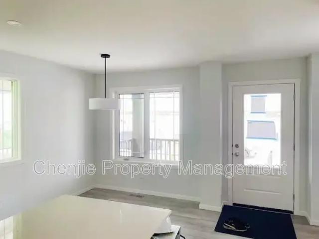 Townhouse 3 Bedroom For Rent Edmonton AB 1890 ES105167355