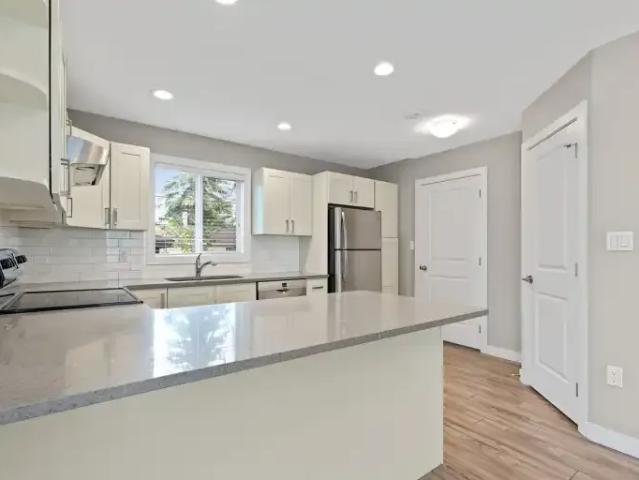 Townhouse 3 Bedroom For Rent Edmonton AB 1895 ES105643271