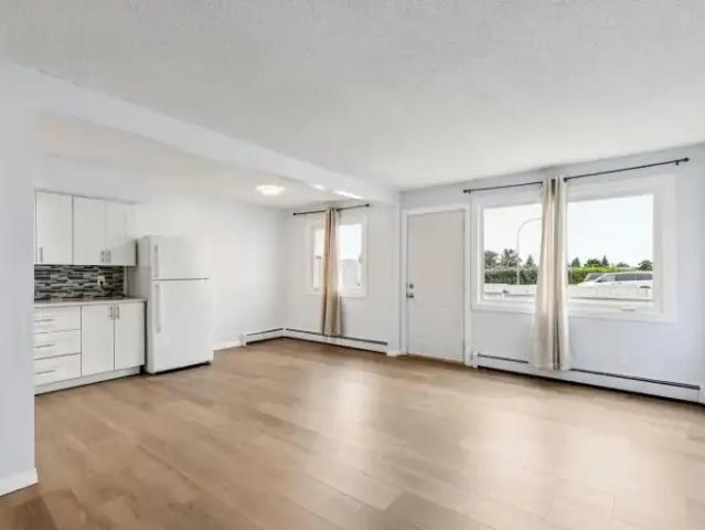 Townhouse 3 Bedroom For Rent Edmonton AB 1899 ES102952091