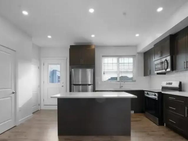 Townhouse 3 Bedroom For Rent Edmonton AB 1995 ES105623690