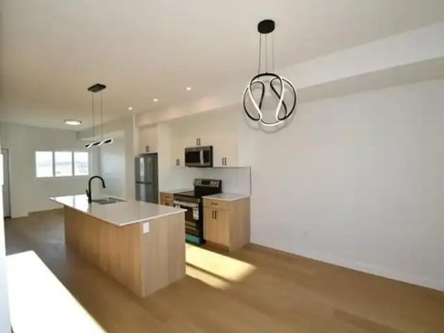 Townhouse 3 Bedroom For Rent Edmonton AB 1999 ES104957506