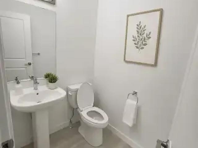 Townhouse 3 Bedroom For Rent Edmonton AB 2000 ES104182642