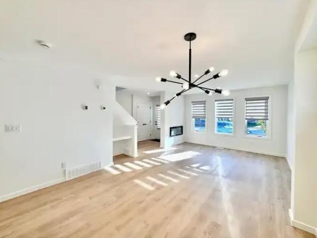 Townhouse 3 Bedroom For Rent Edmonton AB 2150 ES105526083