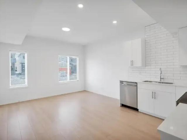 Townhouse 3 Bedroom For Rent Edmonton AB 2250 ES105580925