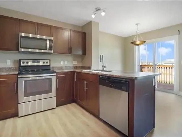 Townhouse 3 Bedroom For Rent Edmonton AB 2250 ES105100685