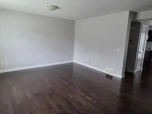 Townhouse 3 Bedroom For Rent Edmonton AB 2300 ES104362571