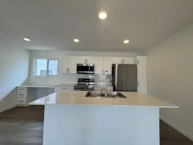 Townhouse 3 Bedroom For Rent Edmonton AB 2300 ES105087933
