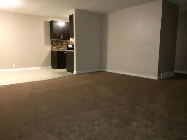 Townhouse 3 Bedroom For Rent High River AB 1995 ELS104782770