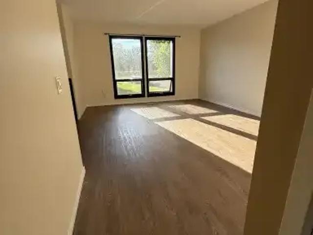 Townhouse 3 Bedroom For Rent High River AB 2200 ES105505704
