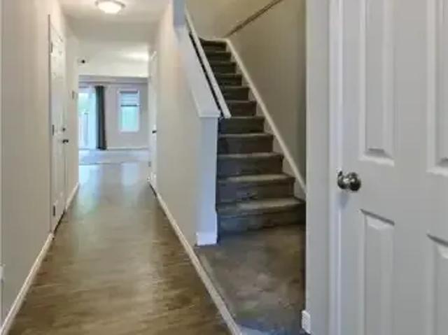 Townhouse 3 Bedroom For Rent Kitchener ON 2650 ES105643483