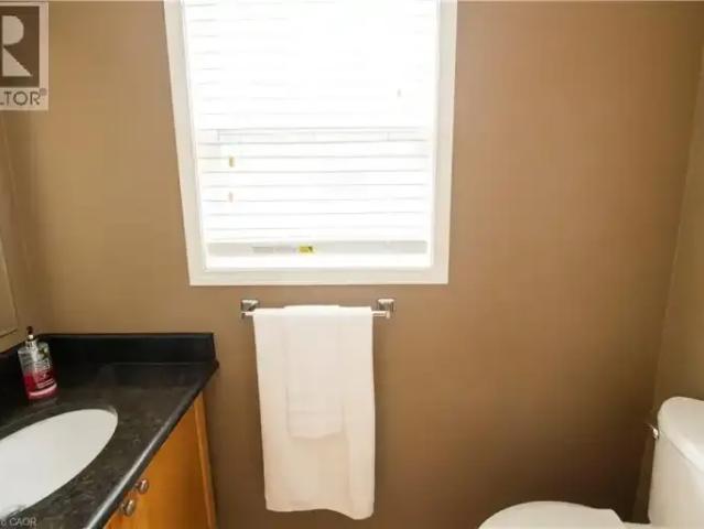 Townhouse 3 Bedroom For Rent Kitchener ON 2695 ES105643497