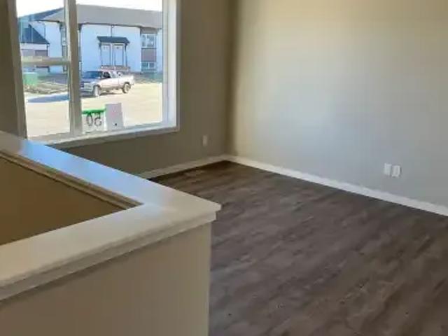 Townhouse 3 Bedroom For Rent Lacombe AB 1995 ELS105378423
