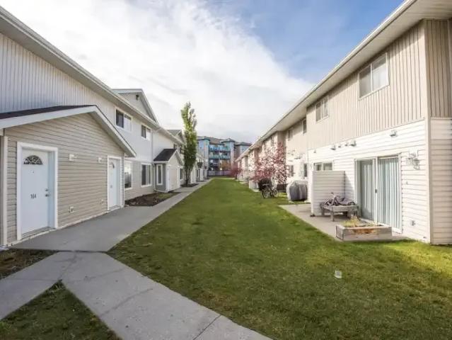 Townhouse 3 Bedroom For Rent Leduc AB 1513 ES103611033