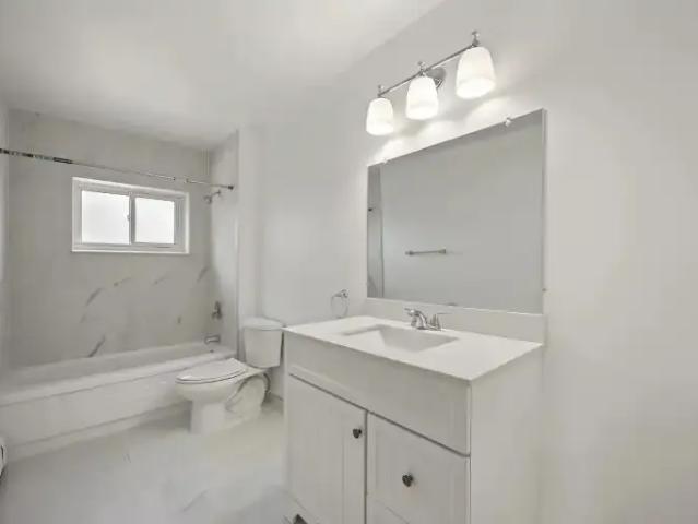Townhouse 3 Bedroom For Rent Lindsay ON 2199 ES103770466