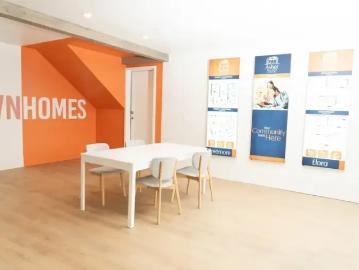 London, Ontario - Office room, Parking