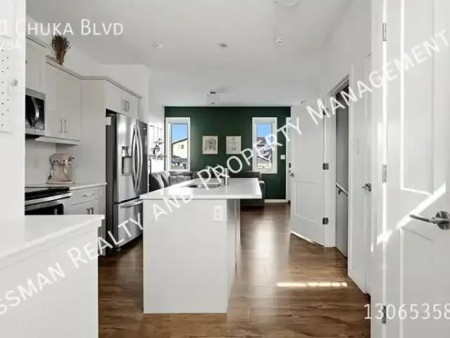 Townhouse 3 Bedroom For Rent Regina SK 1800 ES105410696