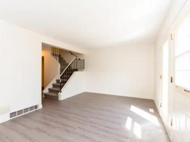 Townhouse 3 Bedroom For Rent Regina SK 1899 ES105118461