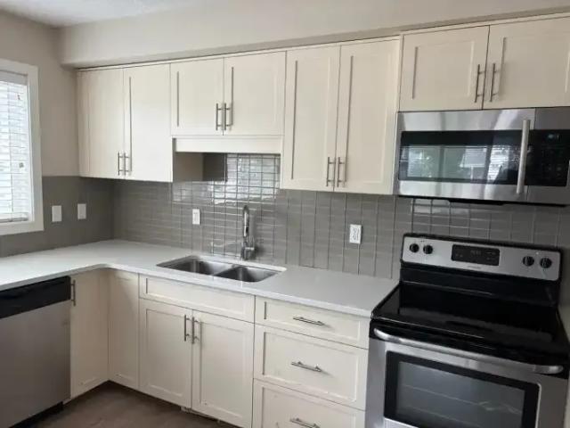 Townhouse 3 Bedroom For Rent Regina SK 2250 ES105071830