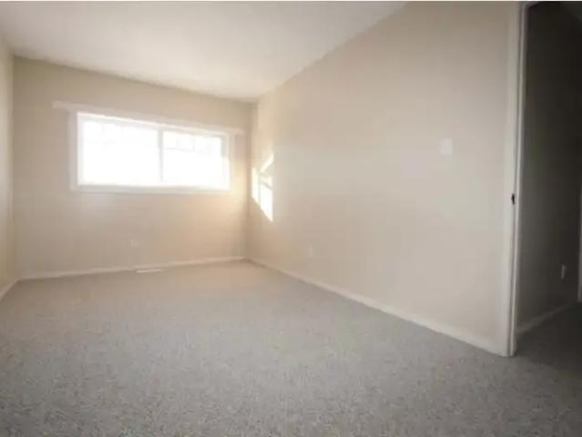 Townhouse 3 Bedroom For Rent Red Deer AB 1910 ES104939724