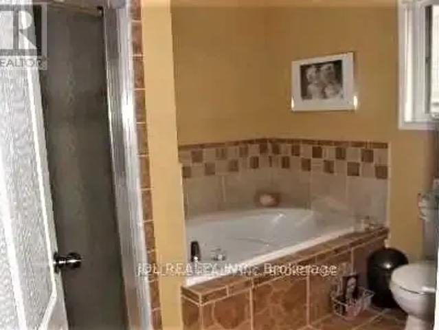 Townhouse 3 Bedroom For Rent Richmond Hill ON 2500 ES105345063