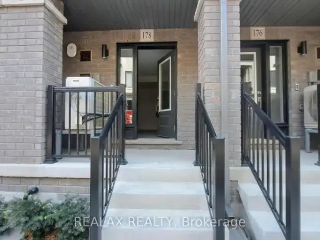 Townhouse 3 Bedroom For Rent Richmond Hill ON 3190 ES105269551