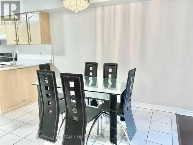 Townhouse 3 Bedroom For Rent Richmond Hill ON 3500 ES105581090